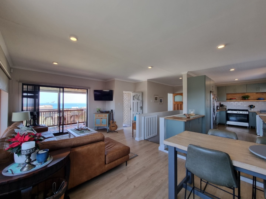 4 Bedroom Property for Sale in Wavecrest Eastern Cape